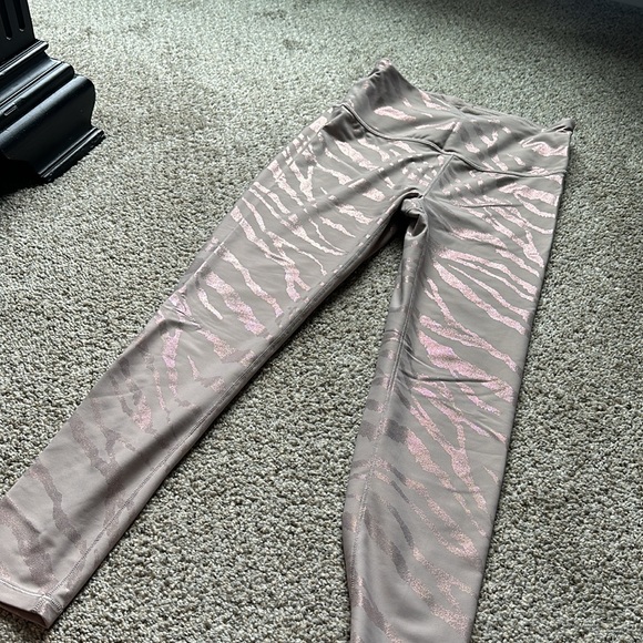 Special edition animal print metallic Calia leggings size M - Picture 2 of 5